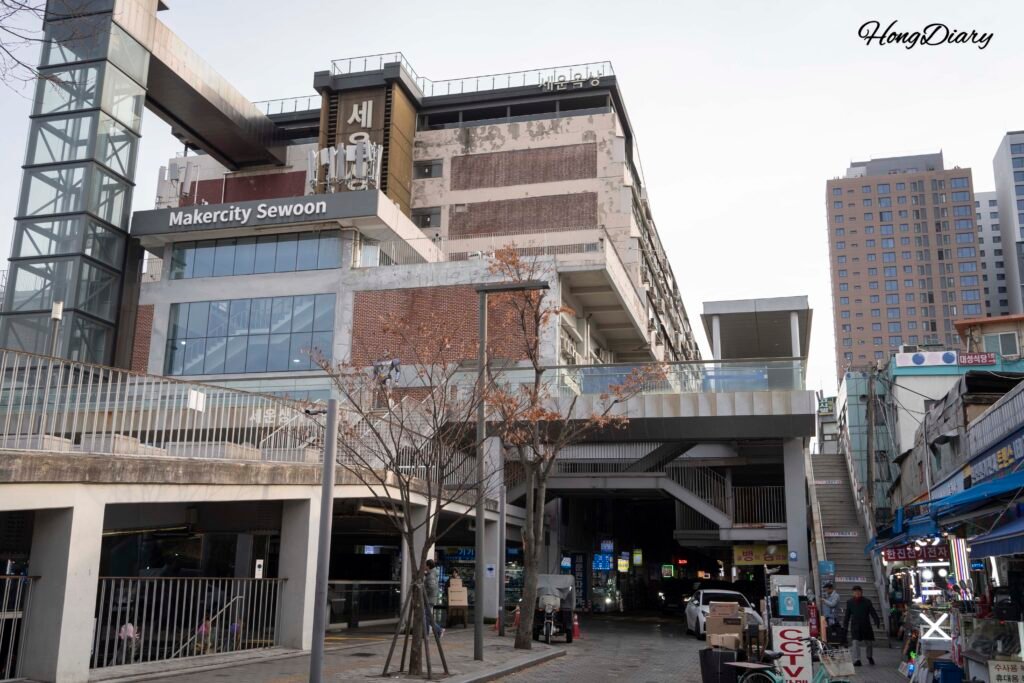 Exterior of Sewoon Sangga, Cheonggyecheon-ro, Seoul