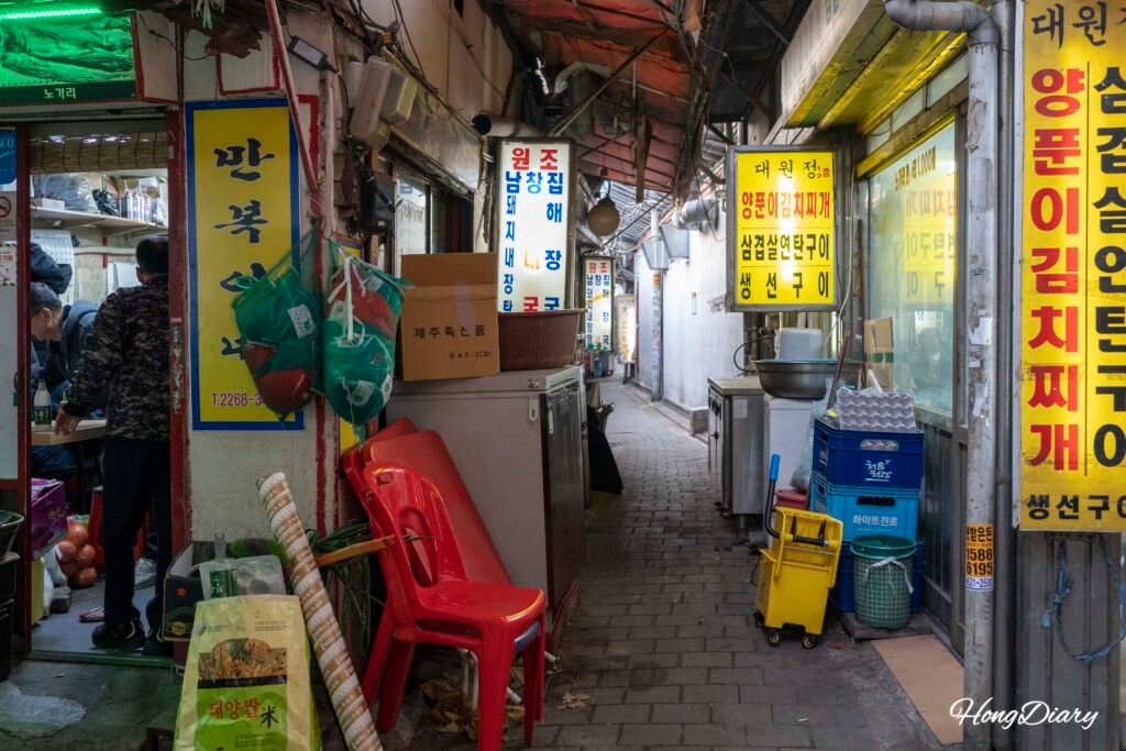 Old restaurant street inside Sewoon Sangga electronics complex, Seoul