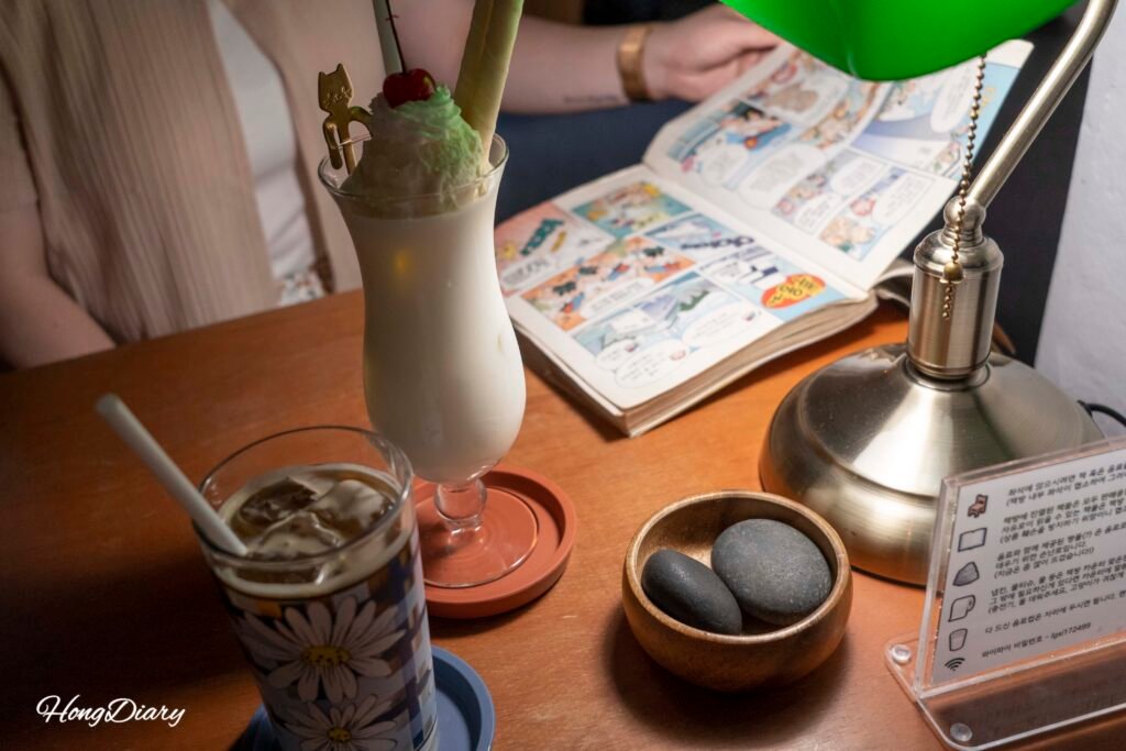 シンプル書房で注文したコーヒーとスペシャルドリンク