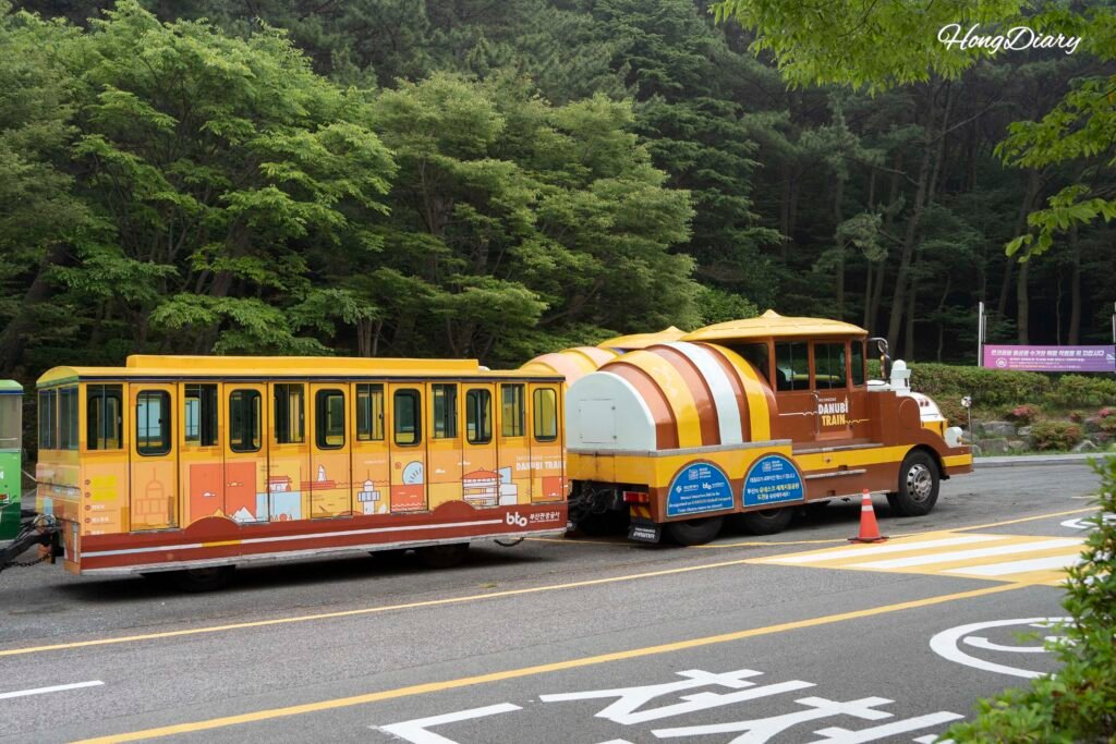太宗台ユウォンジを走るダヌビ列車