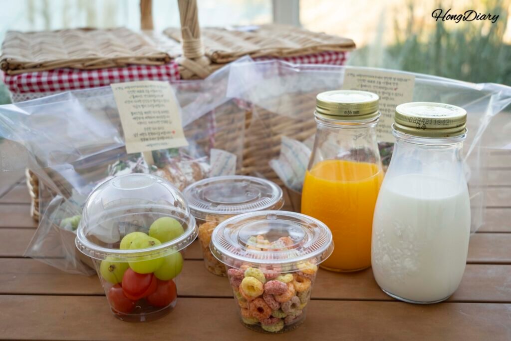 Desayuno en canasta de picnic entregado en la habitación, Windyhill Resort