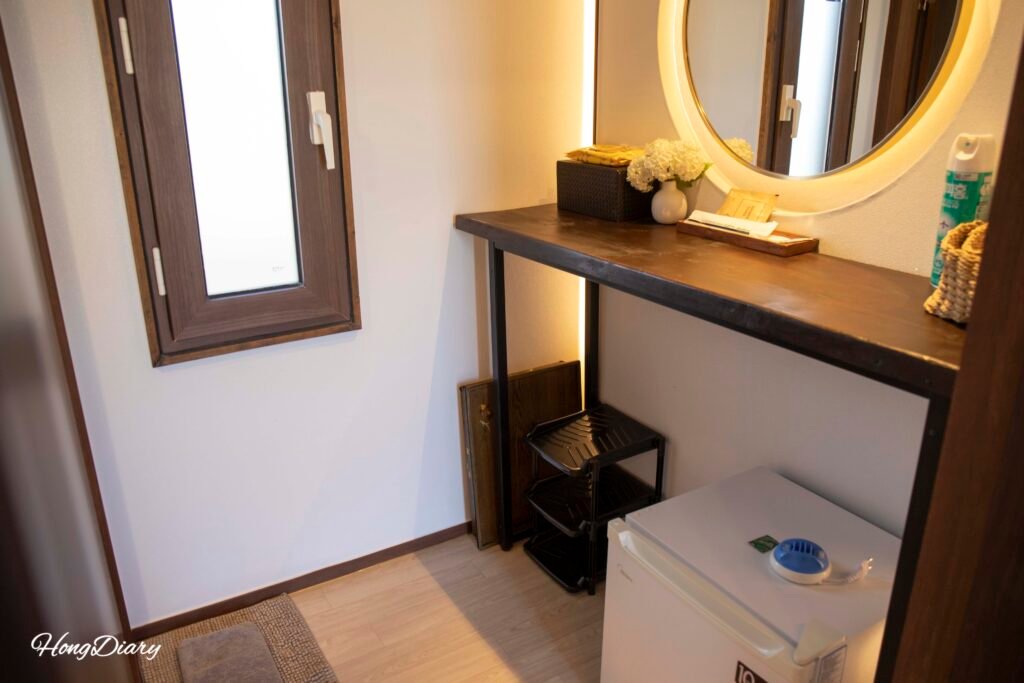 Private powder room and bathroom at Wonhwaru Gyeongju hanok guesthouse