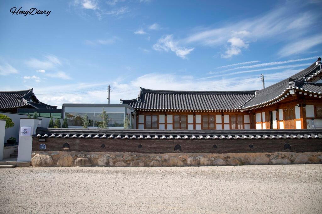 Vista del patio interior del alojamiento hanok Wonhwaru Gyeongju