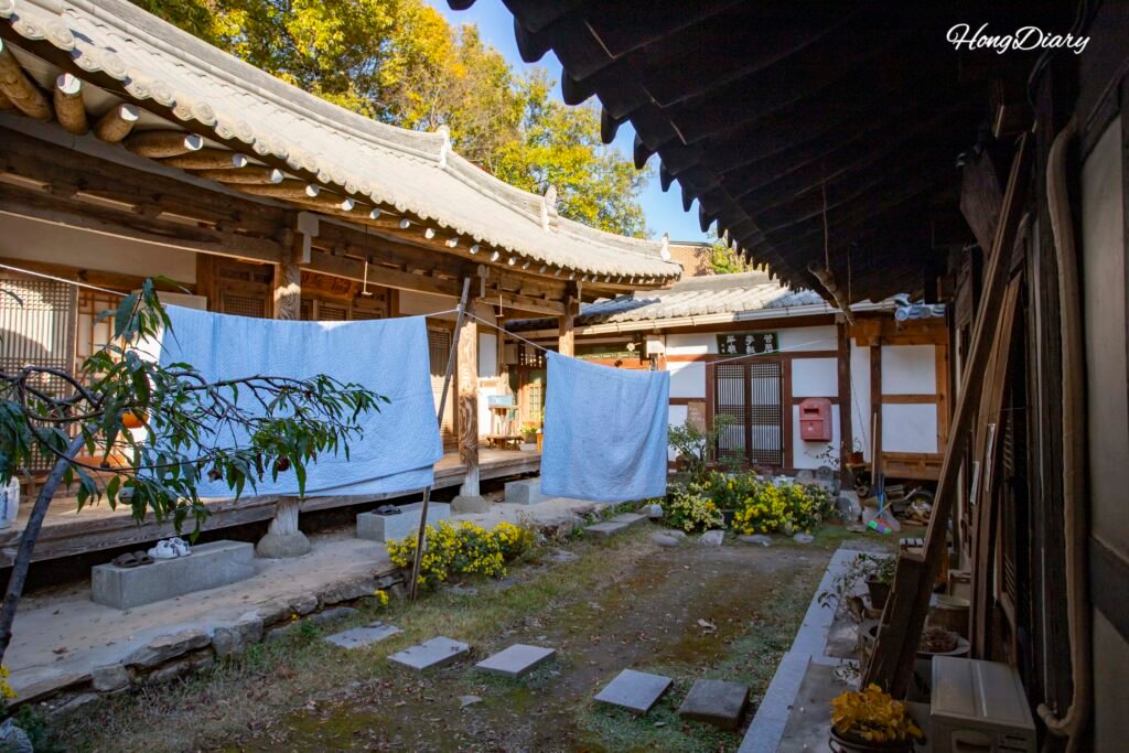Courtyard of Yangsajae hanok guesthouse in Jeonju Hanok Village