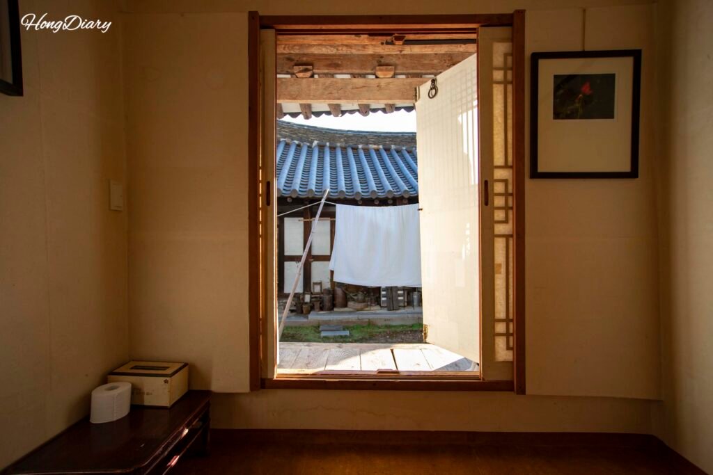 Interior de la habitación geudeul en Yangsajae Jeonju con piso ondol