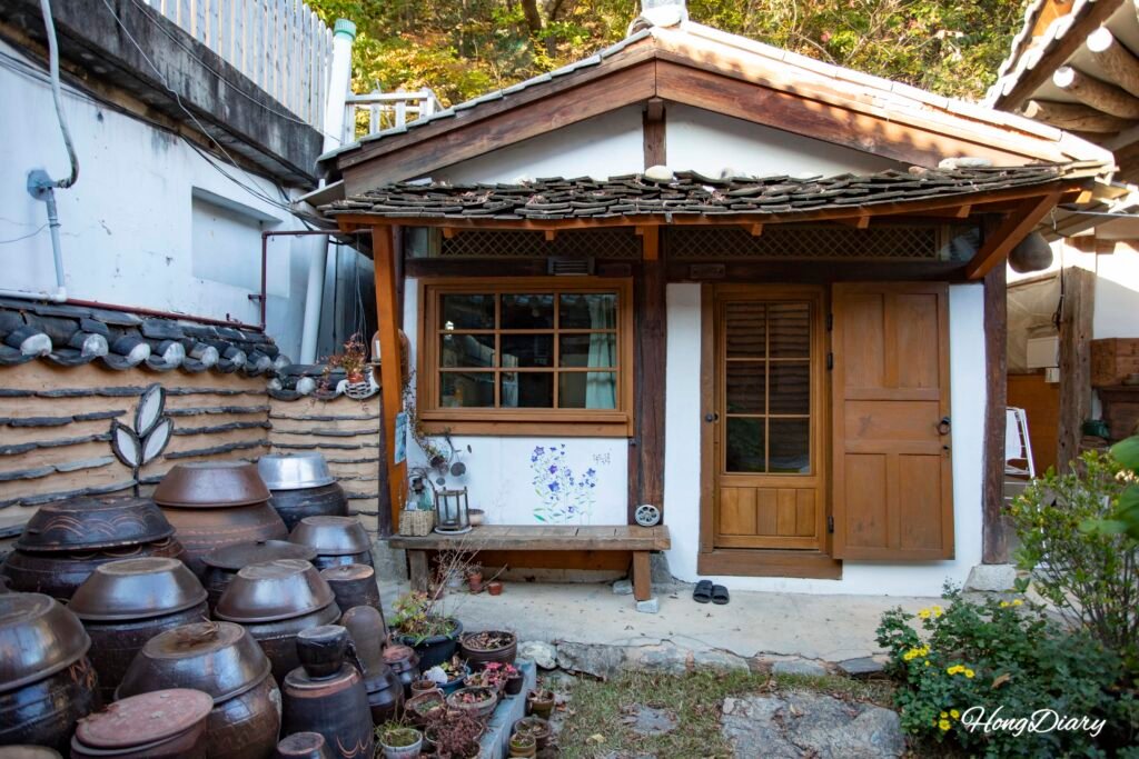 Interior of a guestroom at Yangsajae Jeonju showing ondol heated floor and minimal furnishings