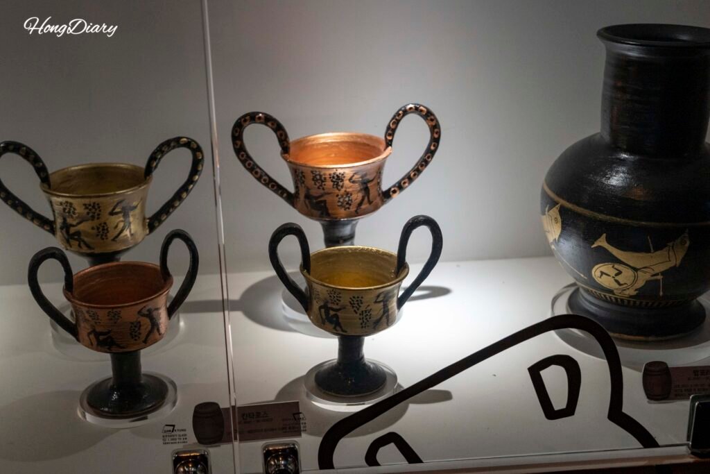 Copa de vino antigua en el Túnel de Vino de Yeongdong, Corea del Sur