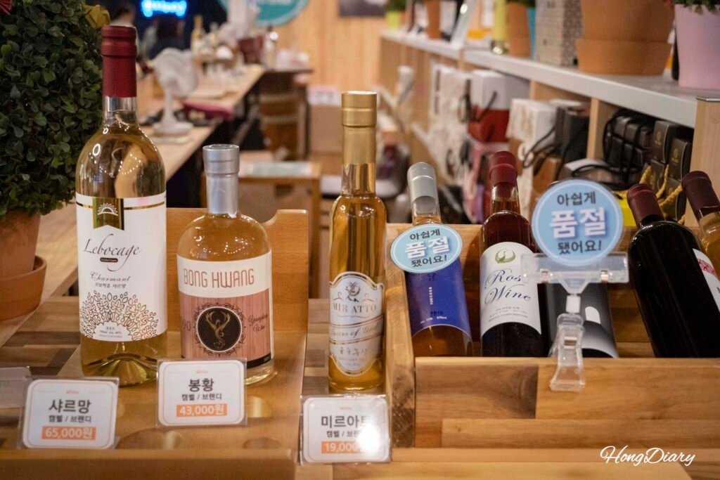Variedad de vinos coreanos en el Túnel de Vino de Yeongdong