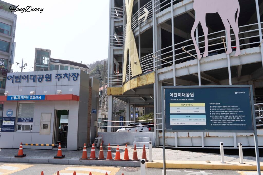 釜山子供大公園入口すぐの駐車場
