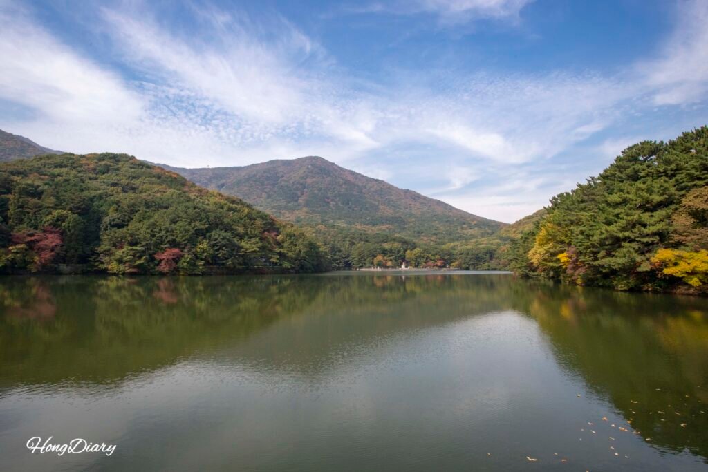 Seongjigok Reservoir, the lake at the heart of Busan Children's Grand Park