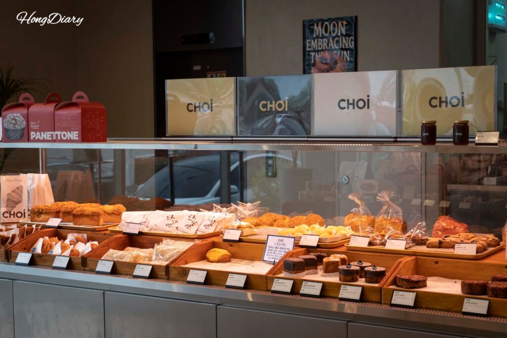 Breads on display at Cafe Choi bakery cafe Yangsan