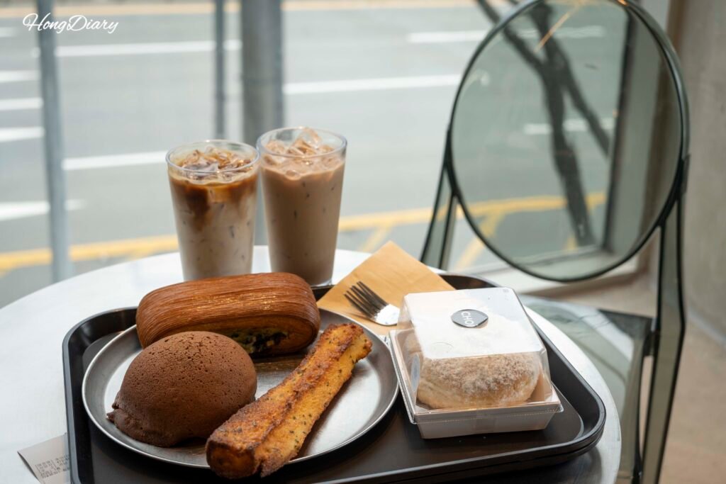 Drinks and bread order at Cafe Choi Yangsan Korea