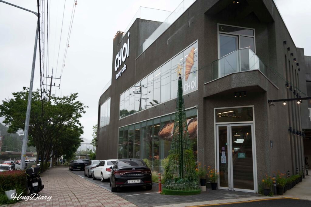 Cafe Choi bakery cafe exterior near Hopo Station Yangsan