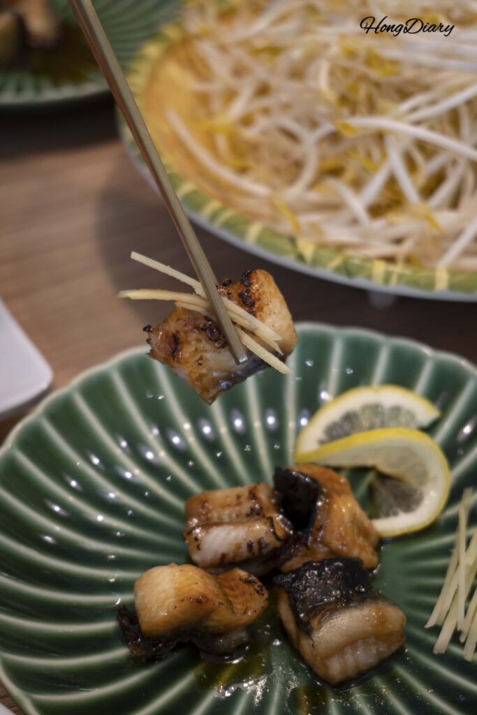 Anguila de agua dulce a la parrilla con salsa especial y jengibre en Cosmos Busan BIFC2