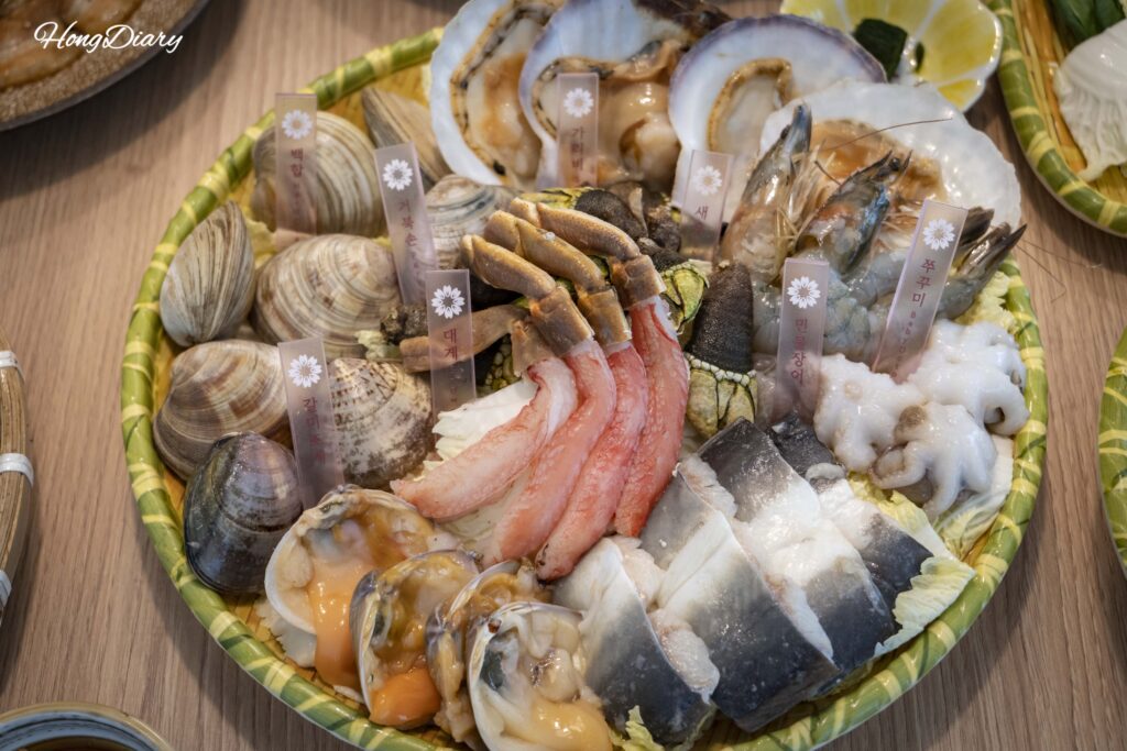 Premium seafood platter for shabu-shabu at Cosmos Busan including shrimp, scallops, snow crab, and eel