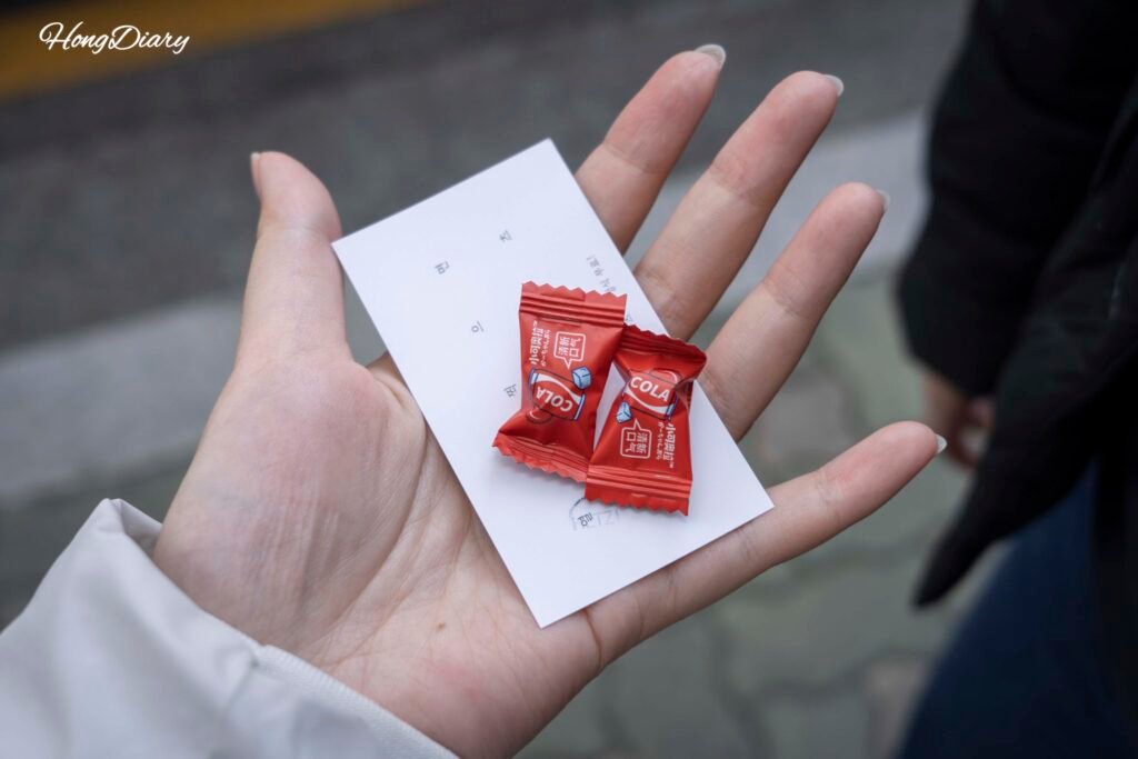 Dulce de cortesía entregado al final de la comida en HETZ, Gwanganli
