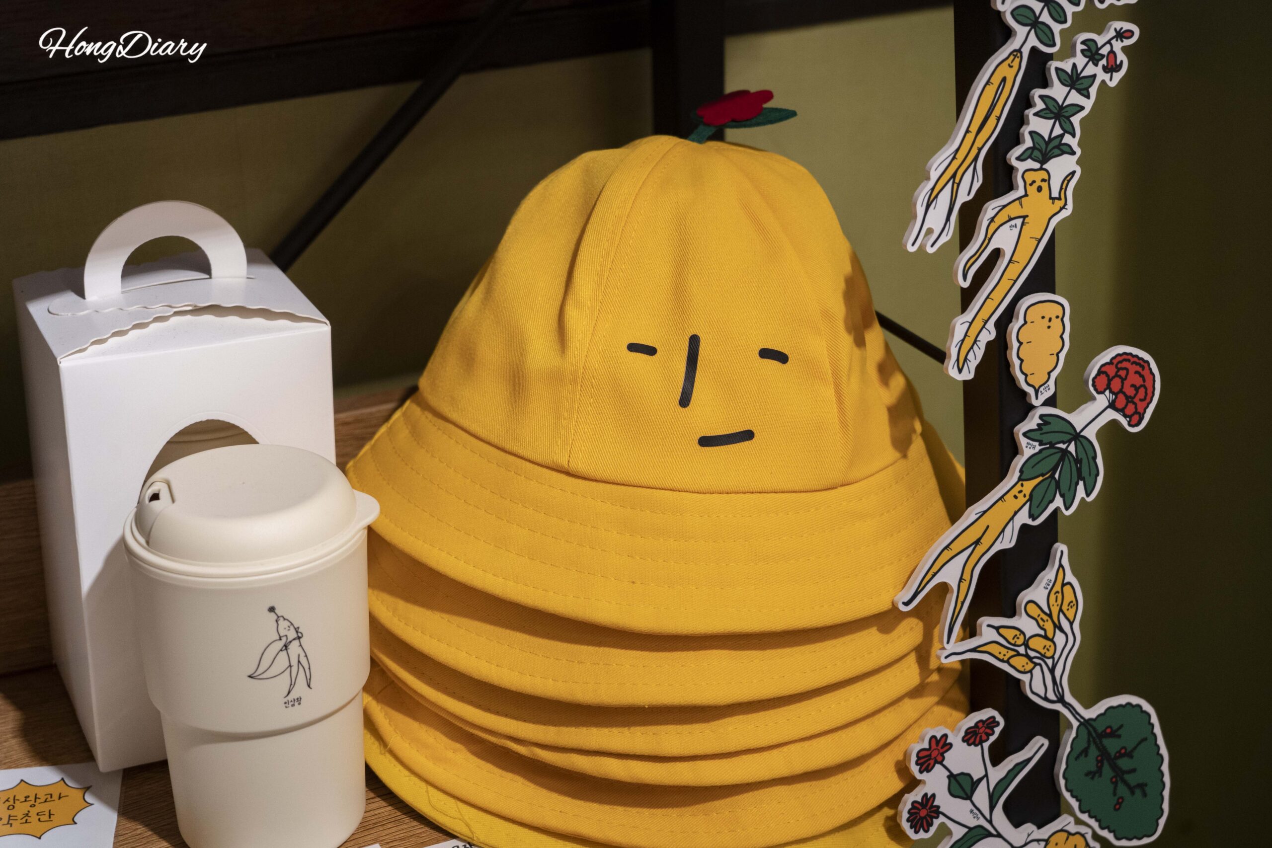 ドゥルミ書房で販売中の錦山グッズ｜人参をモチーフにした帽子