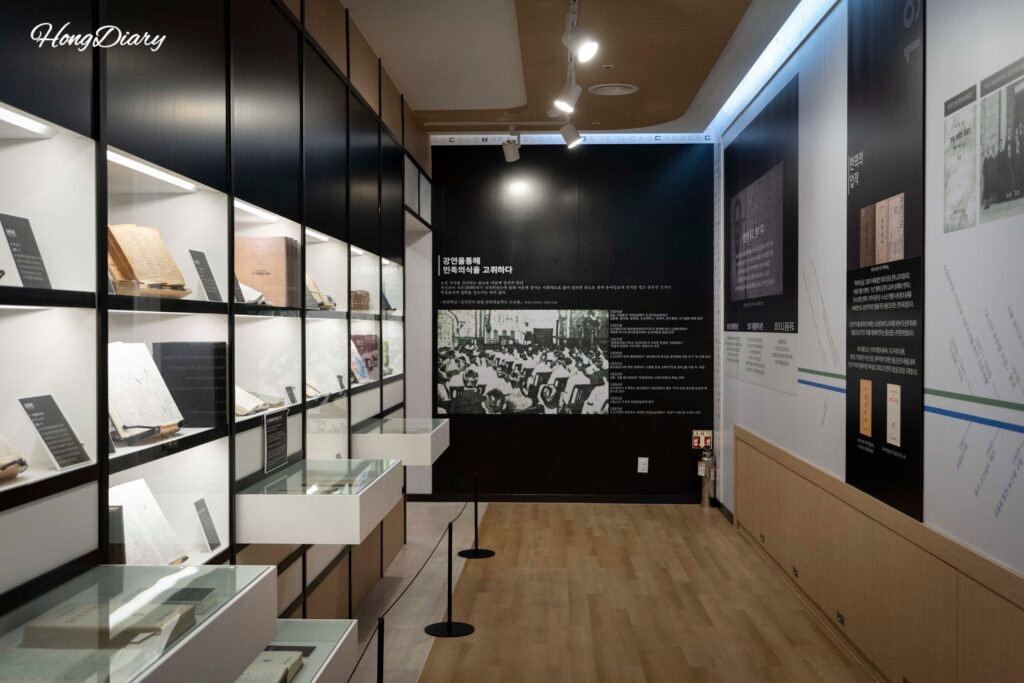 金海ハングル博物館 第1展示室(李允宰記念館)の展示風景