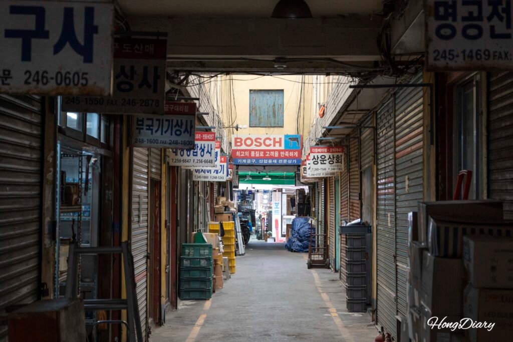 国際市場の工具・金物エリア
