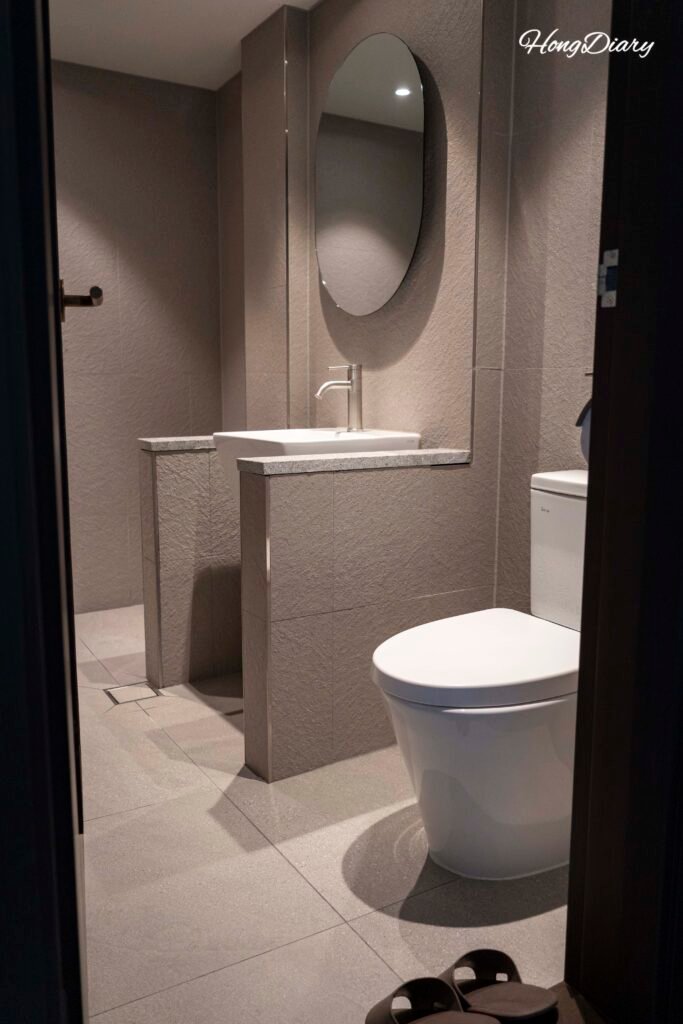 Baño limpio y sencillo del Gwangalli W Hotel en Busán