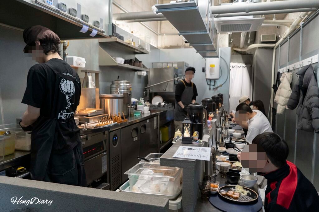 Open kitchen and counter seating inside HETZ Gwanganli