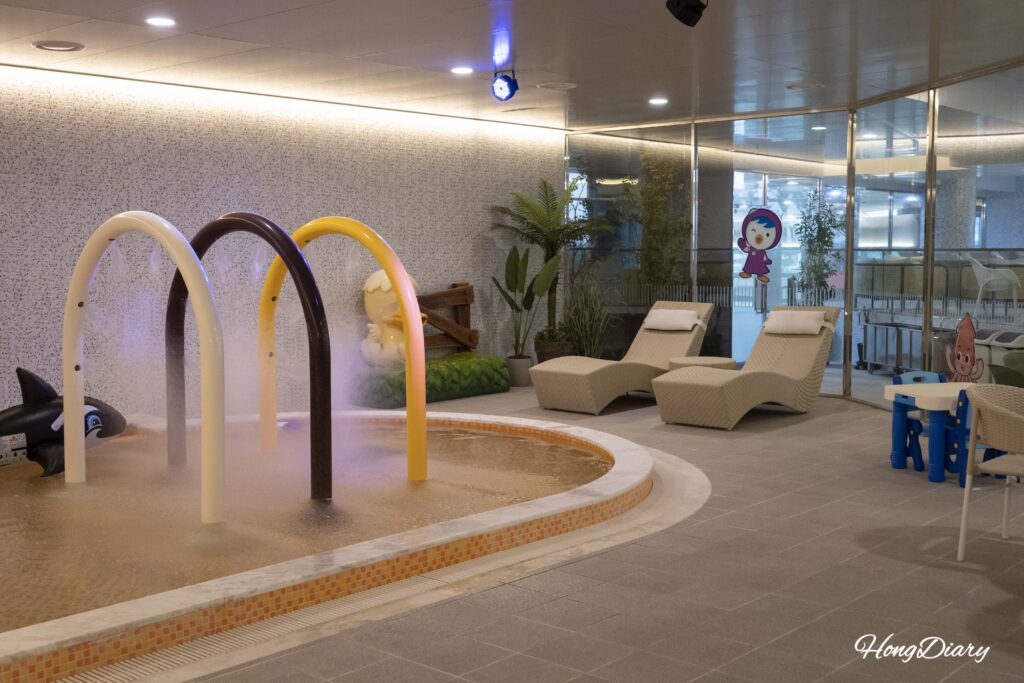 Alberca infantil con juguetes acuáticos en el Hotel Inter-Burgo Daegu