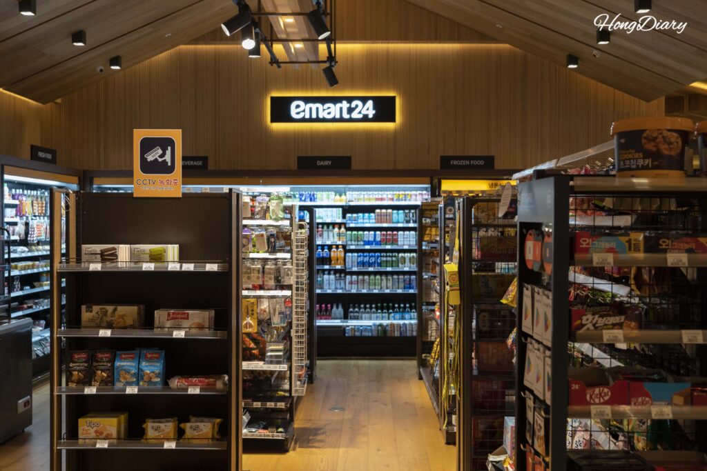 Minimarket Emart24 dentro del Hotel Inter-Burgo Daegu