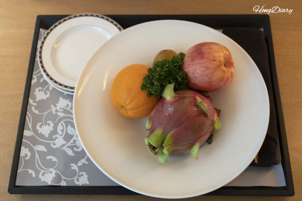Complimentary welcome fruit basket with apples, oranges, kiwis, and dragon fruit at Hotel Inter-Burgo Daegu
