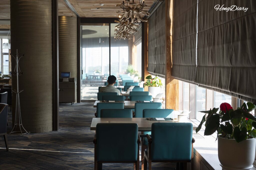 Zona de mesas y asientos dentro de The Buffet at Inter-Burgo en Daegu