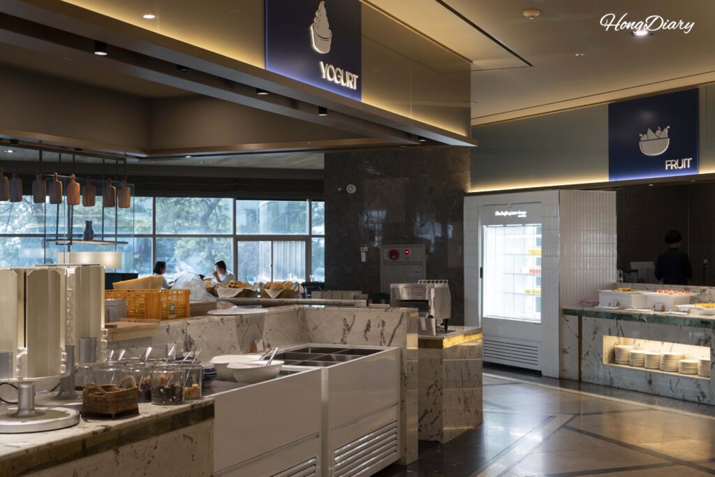 Food stations at The Buffet at Inter-Burgo Daegu with open kitchen setup