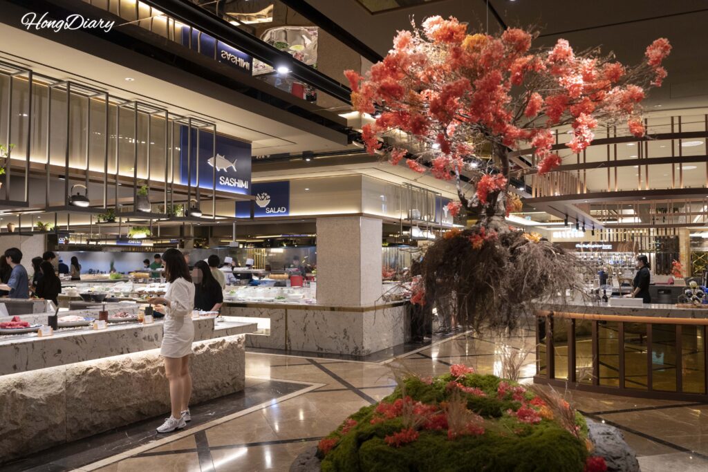Food stations at The Buffet at Inter-Burgo Daegu with open kitchen setup