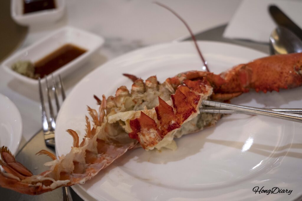 Media langosta servida en The Buffet at Inter-Burgo Daegu, incluida con la cena