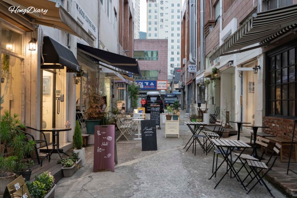 Jeonpo Tool Street Busan callejón angosto paseo