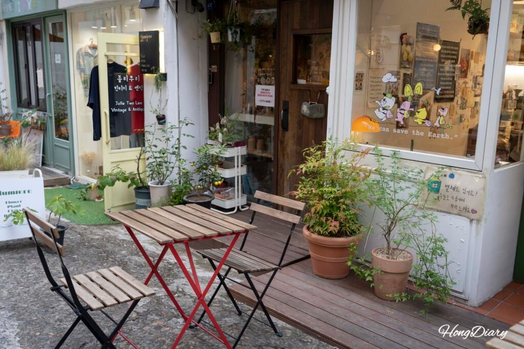 Jeonpo Tool Street Busan callejón retro indie cafés