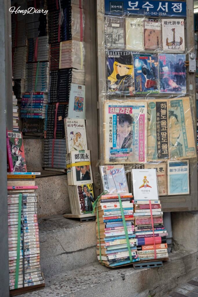 Librería con estética retro coreana en la Calle de los Libros de Bosu-dong