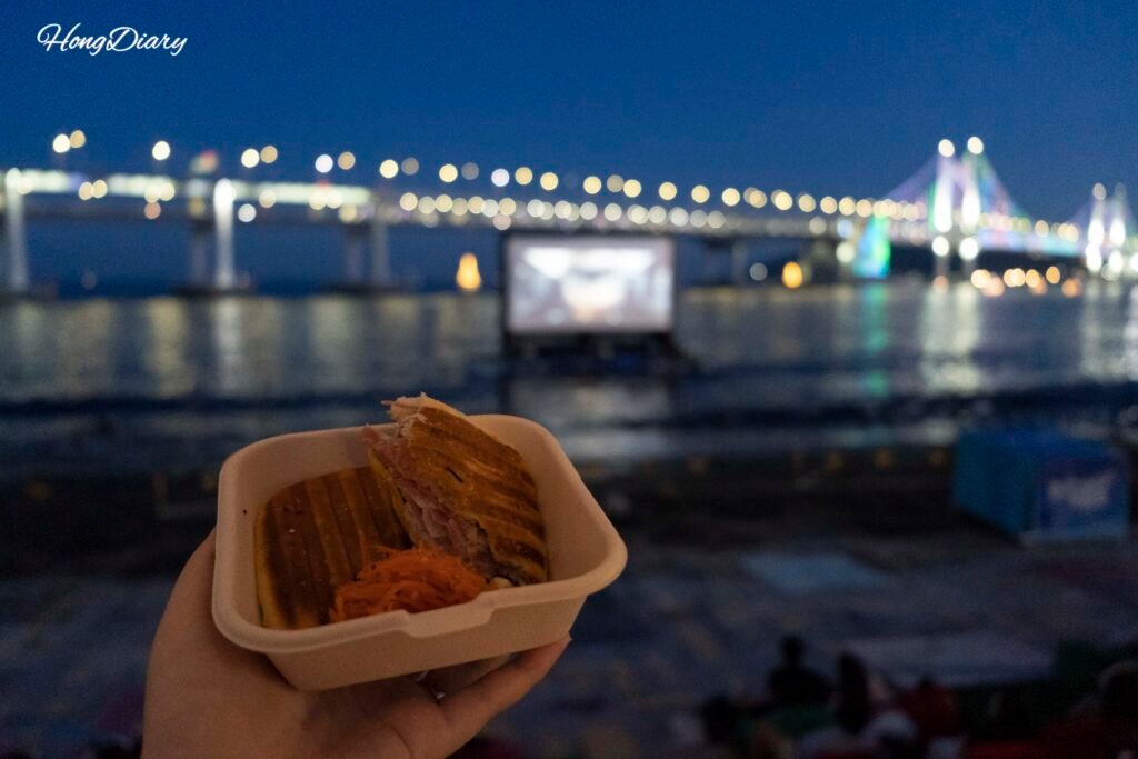 ミルラク水辺バダ映画館に持ち込んだテイクアウトの食べ物