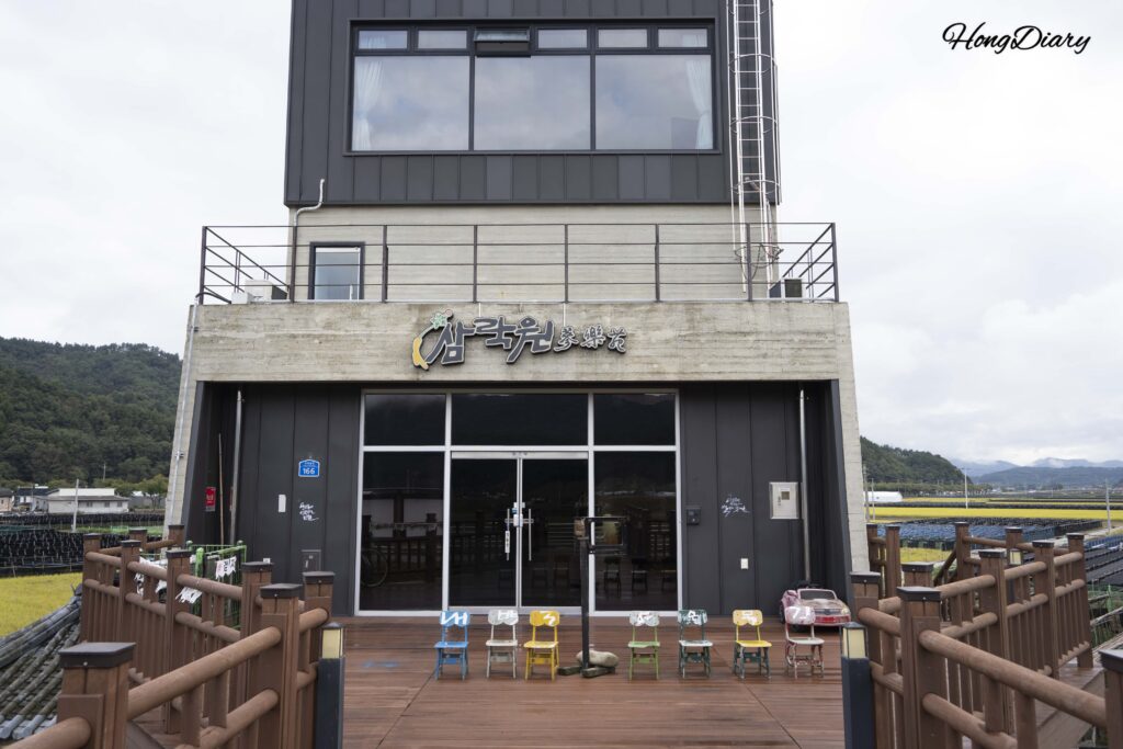 Mirador Samrakwon en Jewon-myeon, Geumsan, con vista a los campos y el río
