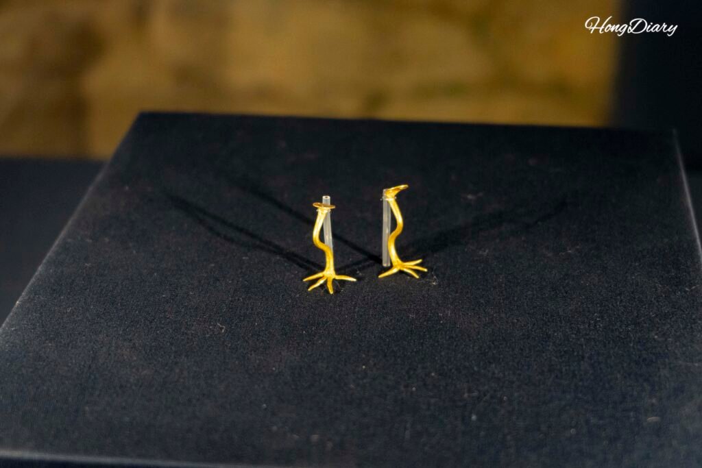 Patas de pájaro de oro (Geumje Jojok) de la Tumba del Pájaro de Oro, Tesoro coreano n.° 1921, en el Museo Municipal de Yangsan