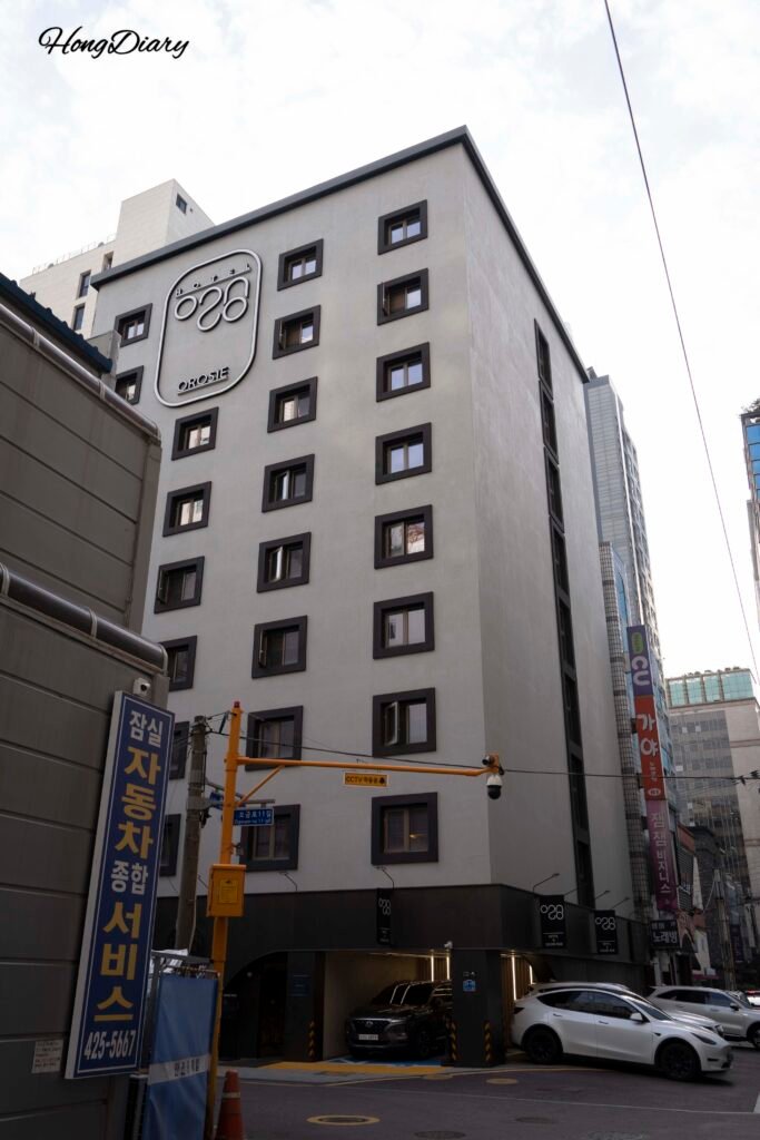 Exterior view of Orosie Hotel Jamsil, a 3-star hotel in Bangi-dong, Songpa-gu, Seoul