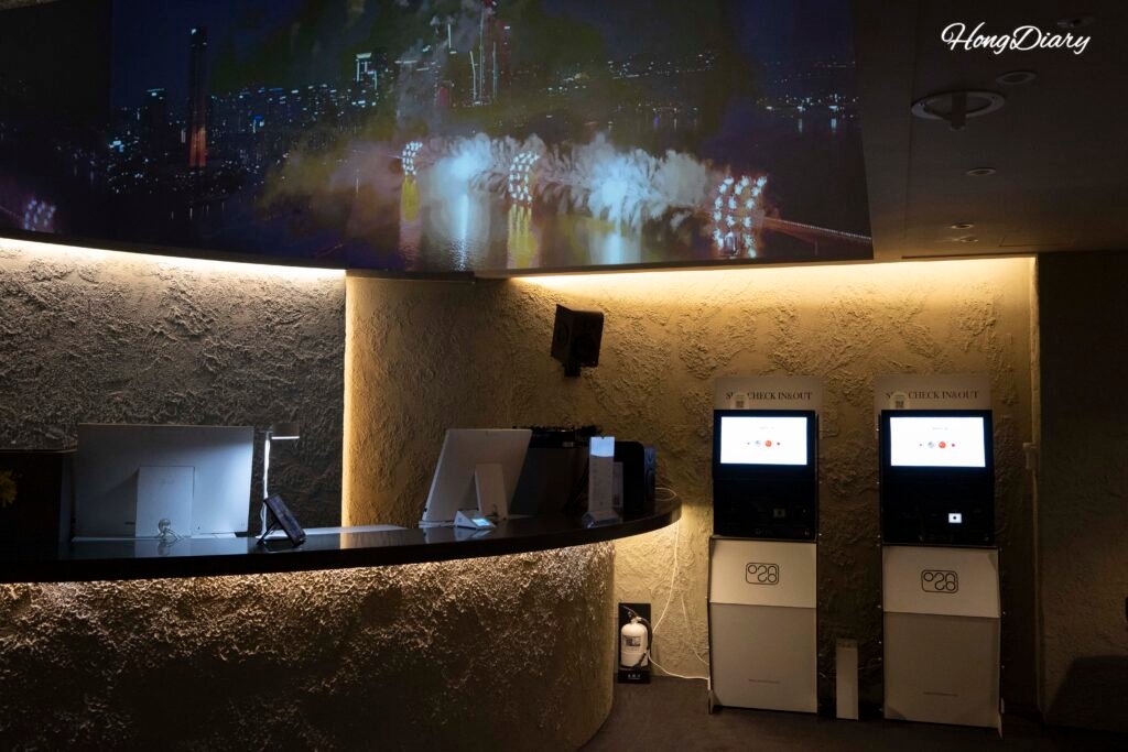 Reception area and space-themed sound bar on the ground floor of Orosie Hotel Jamsil