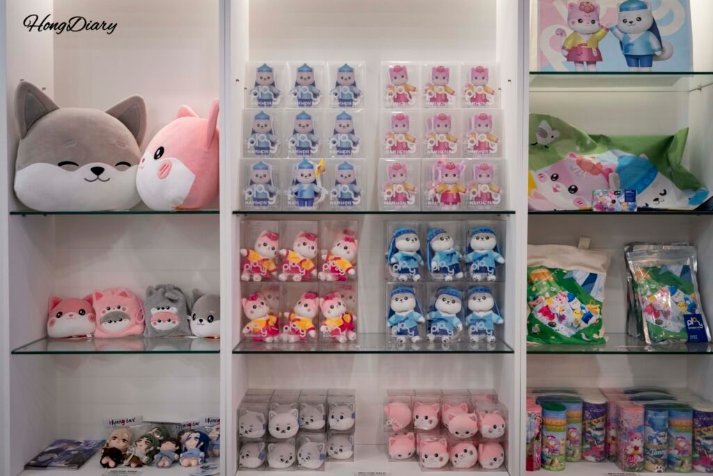 南原ピオリウムのグッズショップに並ぶ南原オリジナルグッズ