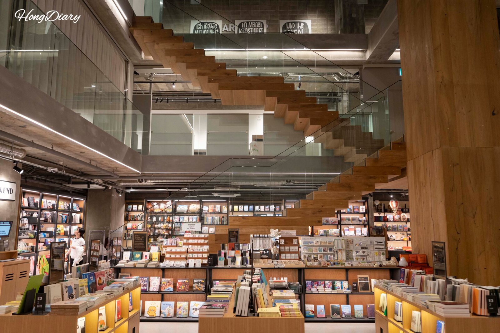 アークアンドブック広安里店B3フロアの全景