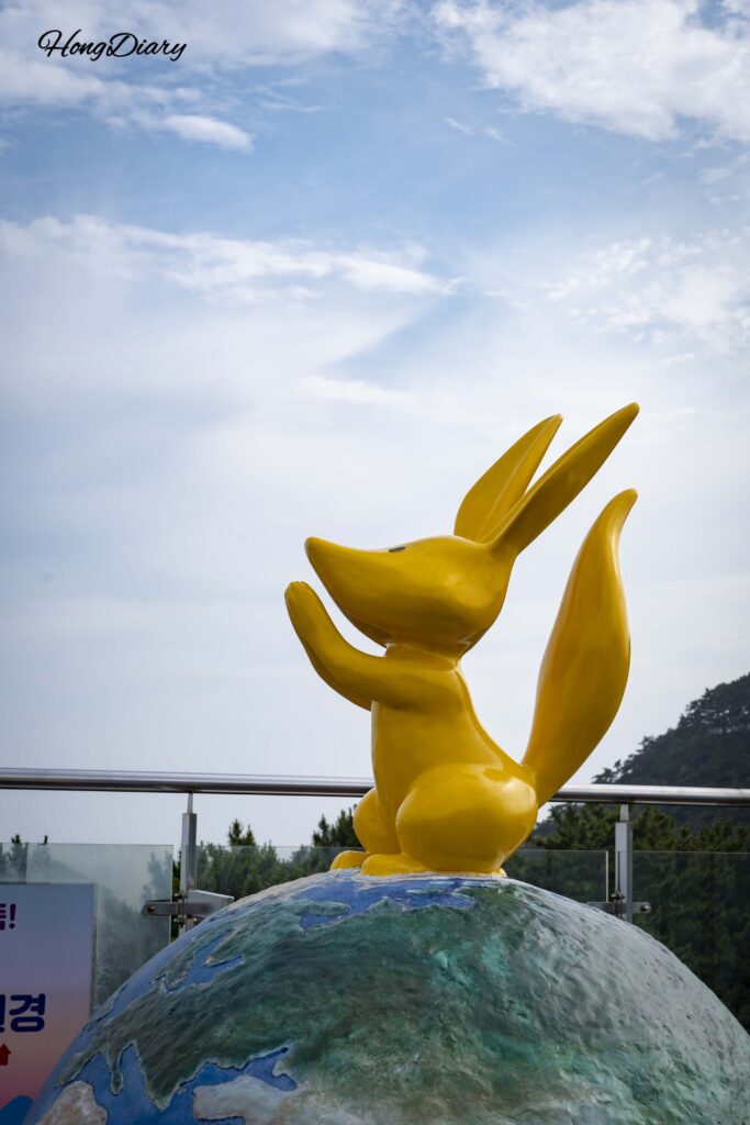 松島スカイパーク・スカイハーバー展望台にある星の王子さまのキツネの彫刻（釜山）
