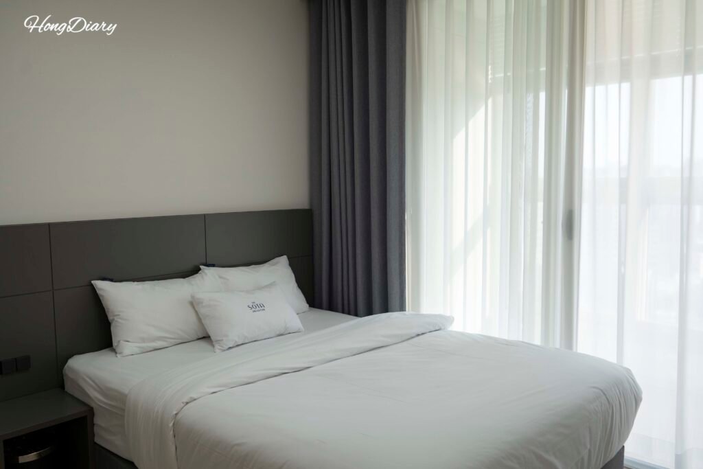 Bedroom with queen bed at Sota Suite Busan Seomyeon