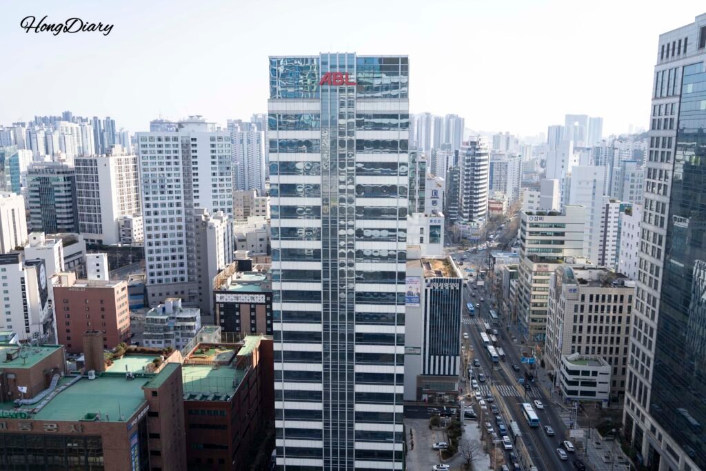Vista de Busan desde la ventana de un hotel en Seomyeon