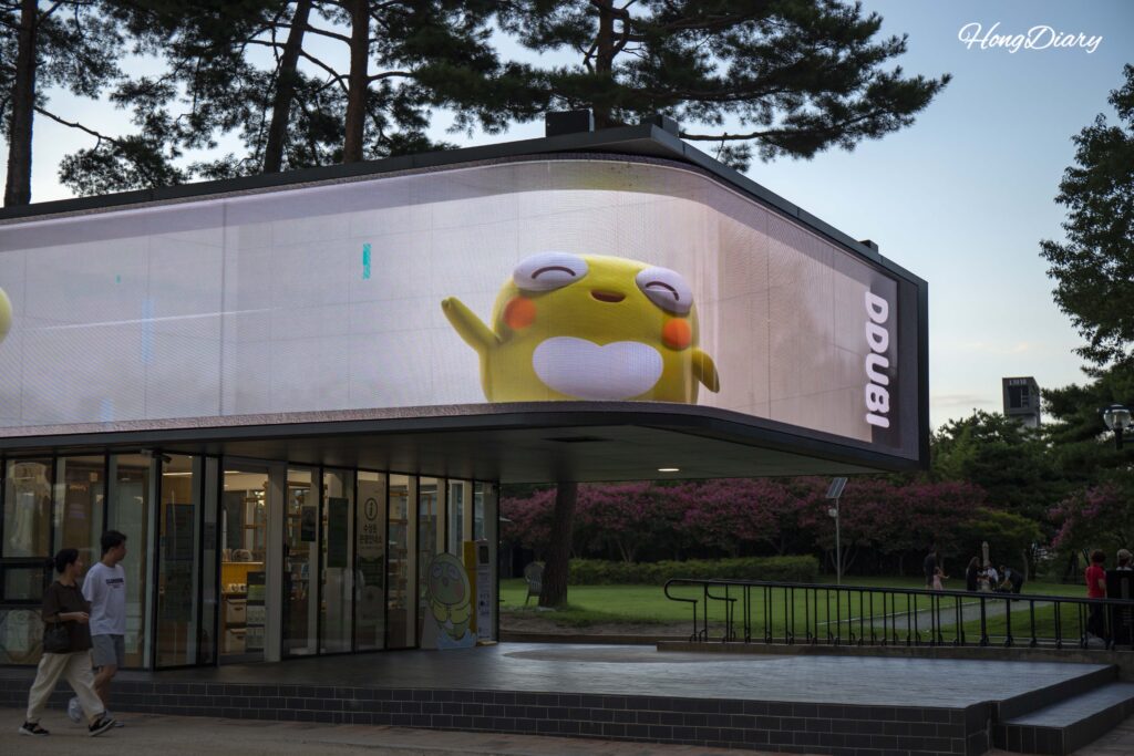 Centro de información turística de Suseongmot cerca de la entrada principal del lago