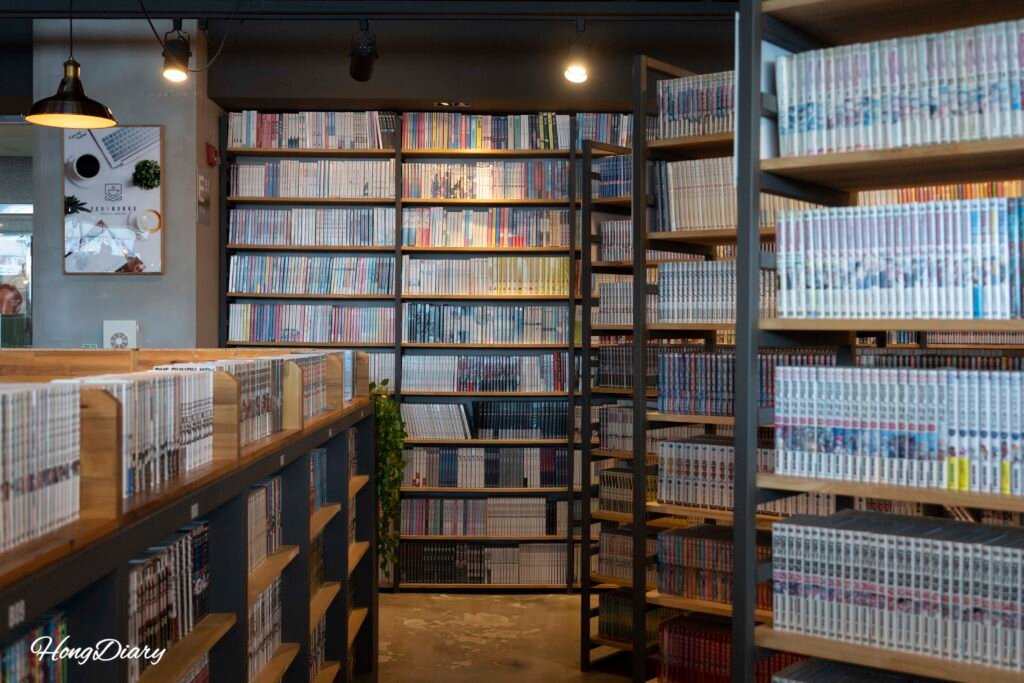 広安里オーシャンビューカフェ ティーアンドブックスの書棚
