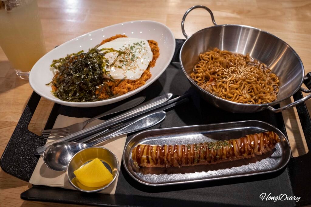 ティーアンドブックスで注文したチャパグリとキムチ炒飯