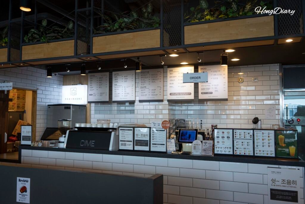 Order and payment counter at Tea & Books ocean view cafe, Gwanganli Busan