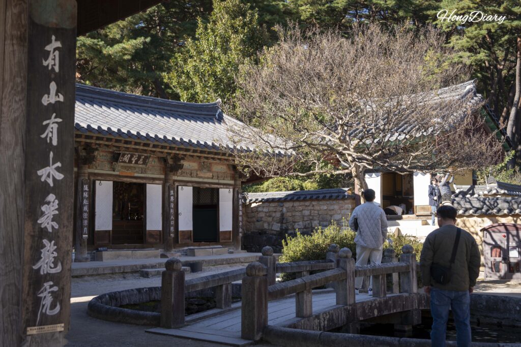 Laguna Guryongji (de los Nueve Dragones) en el Templo Tongdosa